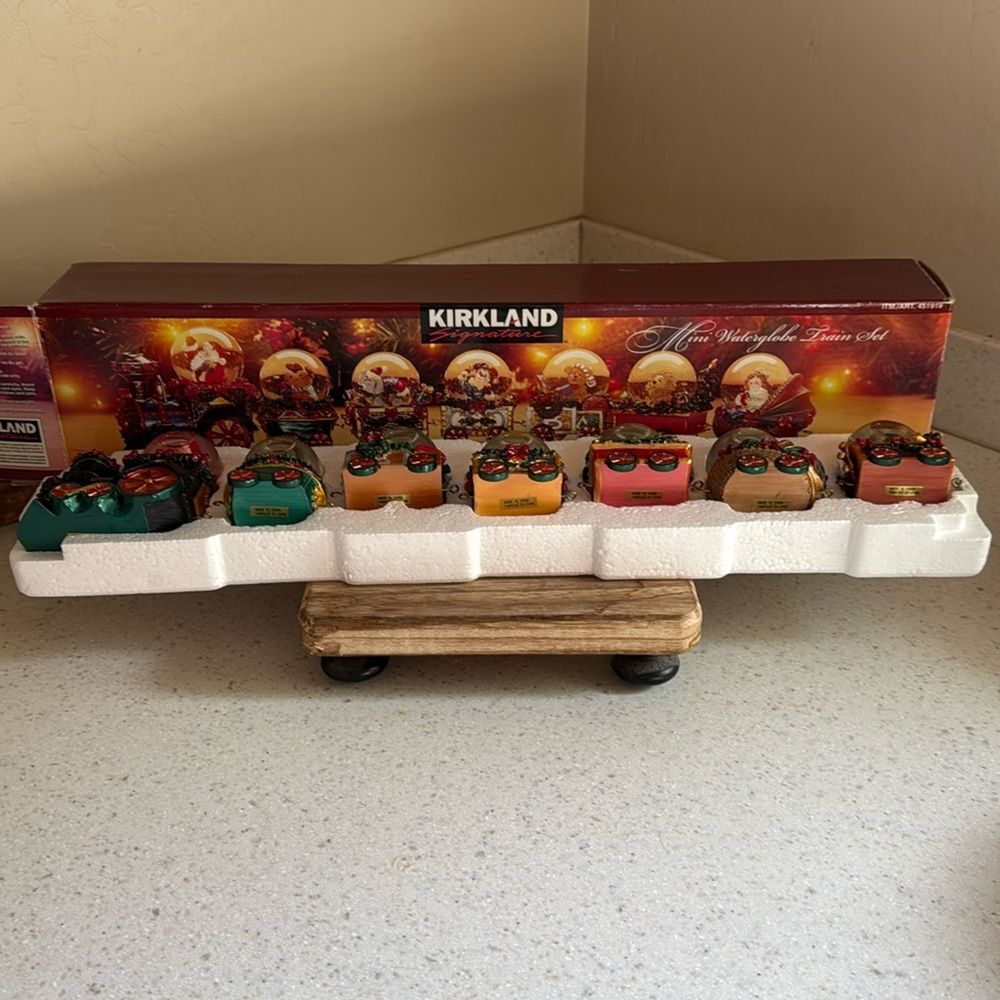 Kirkland Signature Mini Waterglobe Christmas Train Set 451919